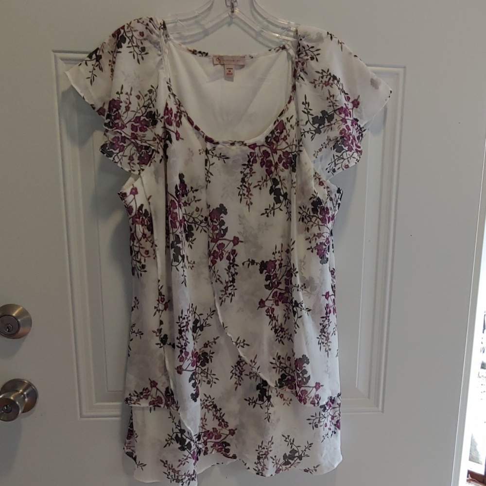 Dress Barn 1x white top with floral print